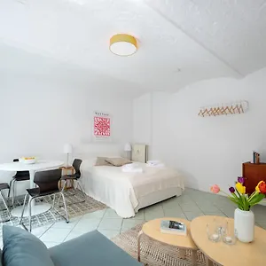 Hideaway With Terrace Apartment