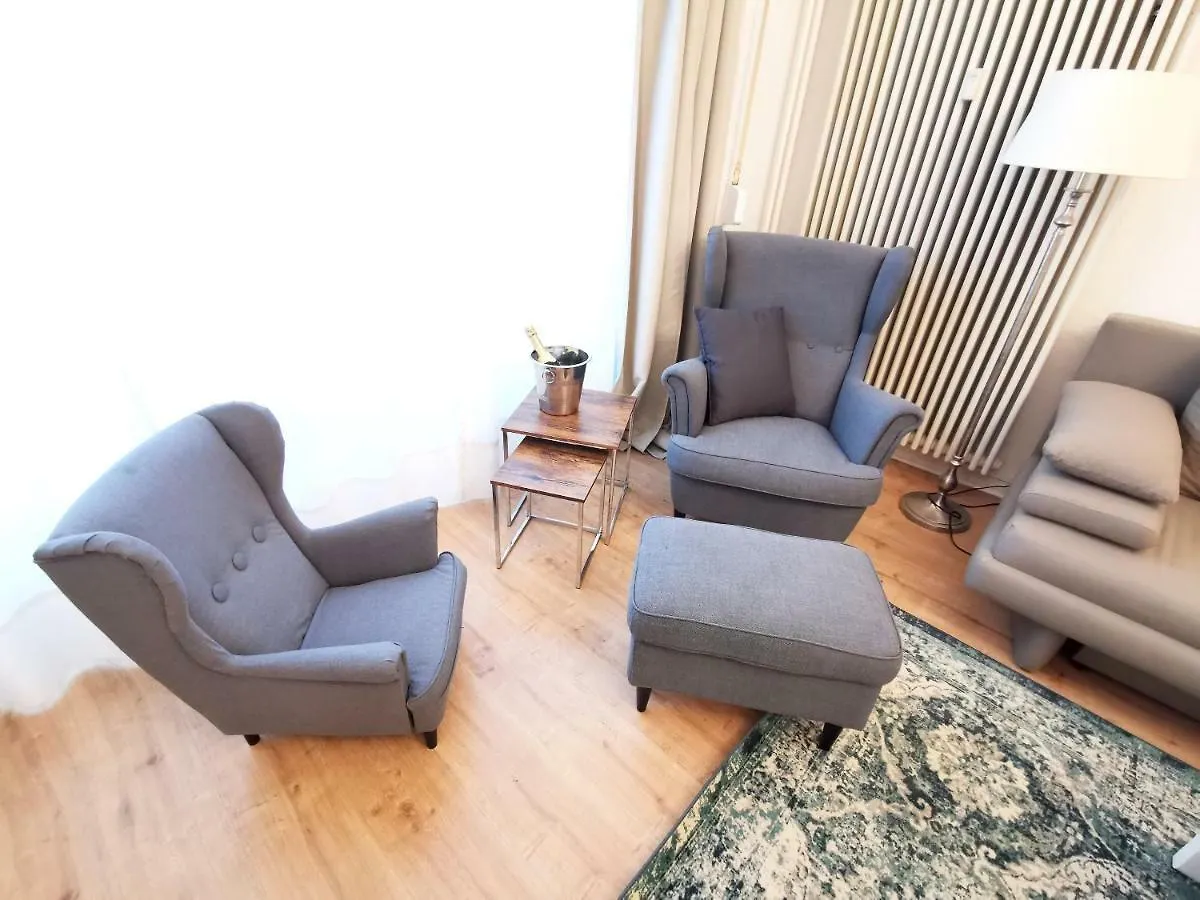 Kvh By Rockchair Apartments L Superhost Status L Boxspringbett Am Schloss Charlottenburg Welcomes You! Berlin Tyskland