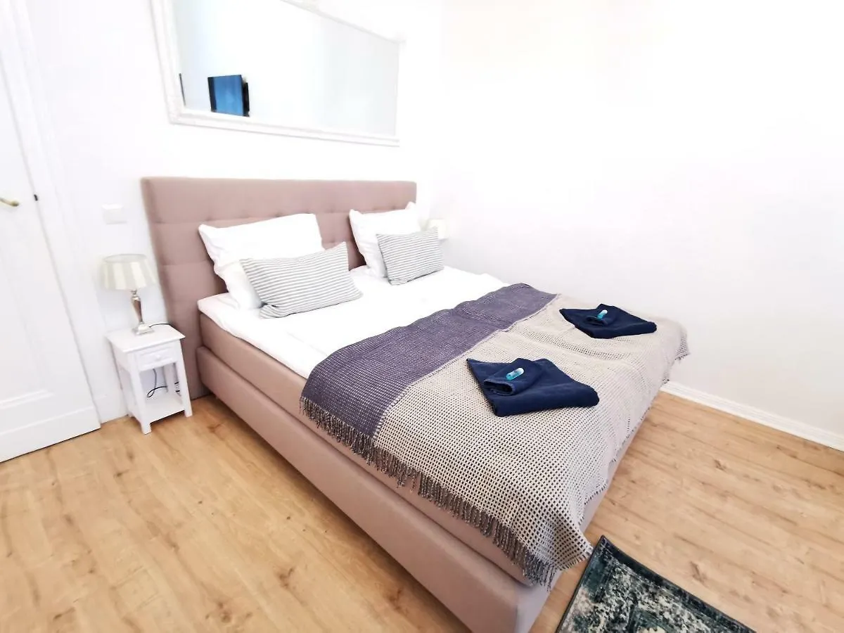 Kvh By Rockchair Apartments L Superhost Status L Boxspringbett Am Schloss Charlottenburg Welcomes You! Berlin