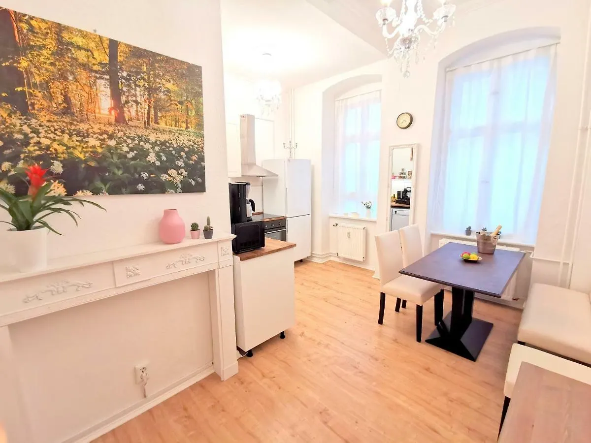 Kvh By Rockchair Apartments L Superhost Status L Boxspringbett Am Schloss Charlottenburg Welcomes You! Berlin Deutschland