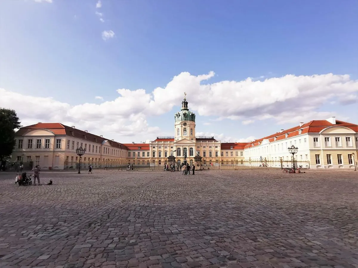 Kvh By Rockchair Apartments L Superhost Status L Boxspringbett Am Schloss Charlottenburg Welcomes You! Berlin